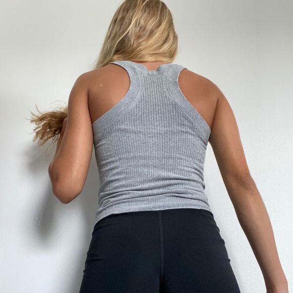 2 athletica tank tops - Picture 4 of 5